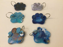 Load image into Gallery viewer, Resin Paw Keyrings