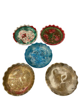 Load image into Gallery viewer, Resin Fluted Dishes
