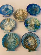 Load image into Gallery viewer, Resin Shell Trinket Dishes
