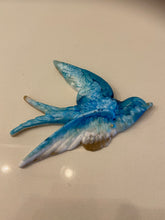 Load image into Gallery viewer, Resin Flying Birds
