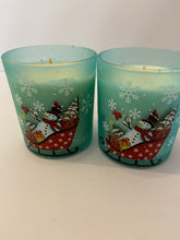 Load image into Gallery viewer, Hand Made &amp; Poured Christmas Candles

