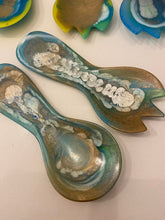 Load image into Gallery viewer, Resin Salad Servers
