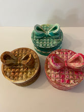 Load image into Gallery viewer, Resin Bow Containers

