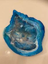 Load image into Gallery viewer, Resin Shell Dish
