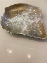 Load image into Gallery viewer, Resin Shell Bowl
