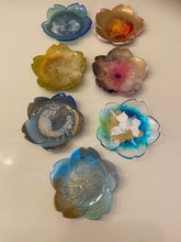 Load image into Gallery viewer, Resin Lotus Flower Trinket Dishes
