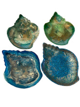 Load image into Gallery viewer, Resin Shell Dishes
