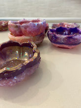 Load image into Gallery viewer, Resin Rosebud Trinket Dishes
