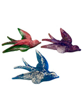 Load image into Gallery viewer, Resin Flying Birds
