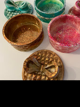 Load image into Gallery viewer, Resin Bow Containers
