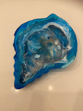 Load image into Gallery viewer, Resin Shell Dish
