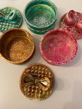 Load image into Gallery viewer, Resin Bow Containers
