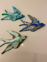 Load image into Gallery viewer, Resin Flying Birds
