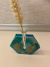 Load image into Gallery viewer, Resin Vase
