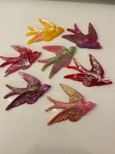 Load image into Gallery viewer, Resin Flying Birds
