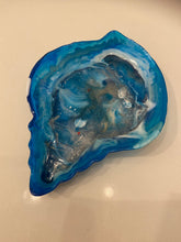 Load image into Gallery viewer, Resin Shell Dish
