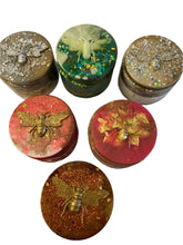 Load image into Gallery viewer, Resin &quot;Bee&quot; Containers
