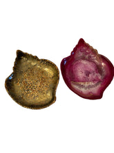 Load image into Gallery viewer, Resin Shell Dish
