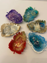 Load image into Gallery viewer, Resin Leaf Trinket Dishes
