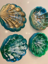 Load image into Gallery viewer, Resin Shell Containers
