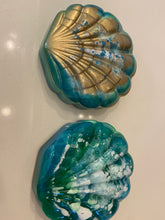 Load image into Gallery viewer, Resin Shell Containers
