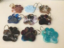 Load image into Gallery viewer, Resin Paw Keyrings
